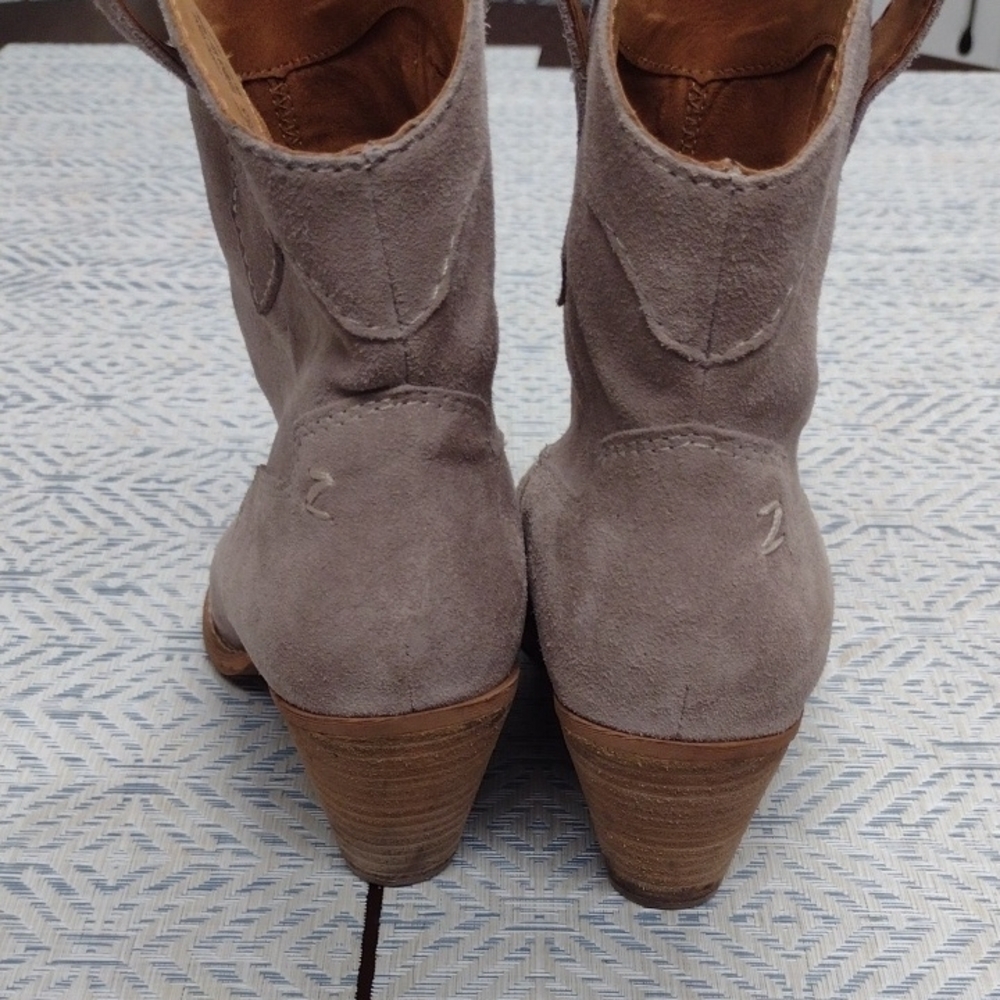 Zodiac Women's Suede Ankle Boots - Cream - Picture 7 of 12